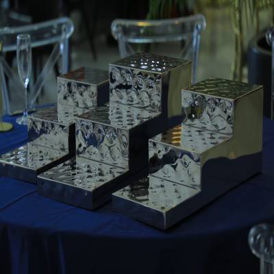 Hammer Silver Color Display Riser